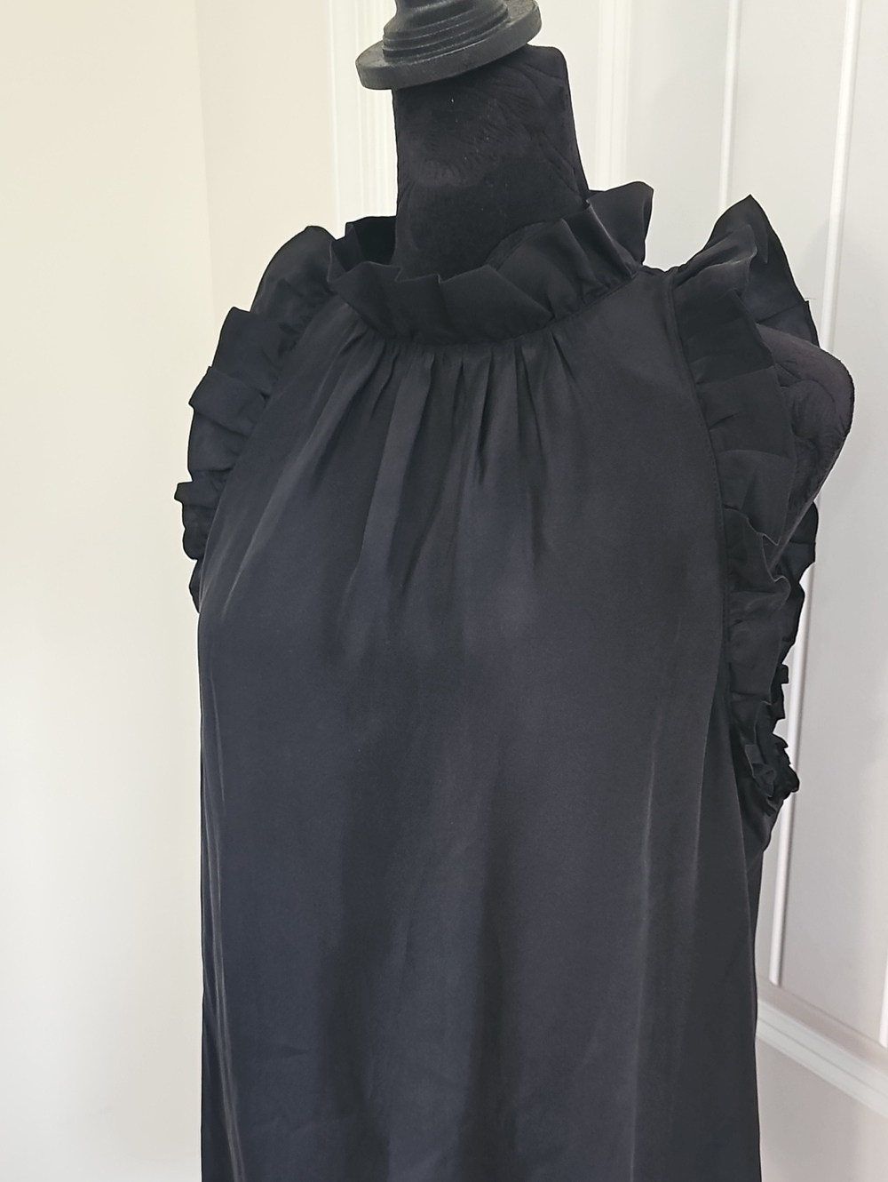Frame Silk Black Ruffle-Neck Sleeveless Camisole, Medium - Picture 2 of 7